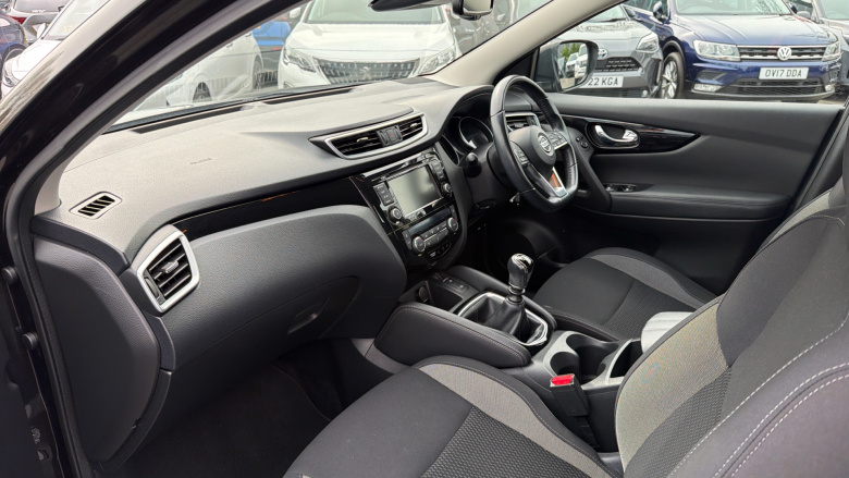 Nissan Qashqai 1.3 DiG-T Acenta Premium 5dr Petrol Hatchback